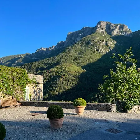 Spacious 2 Bedroom * Colletta