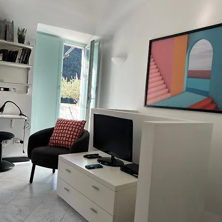 Spacious 2 Bedroom *