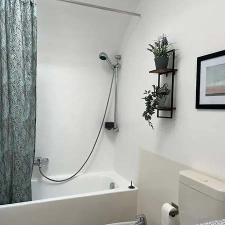 Апартаменты Spacious 2 Bedroom *